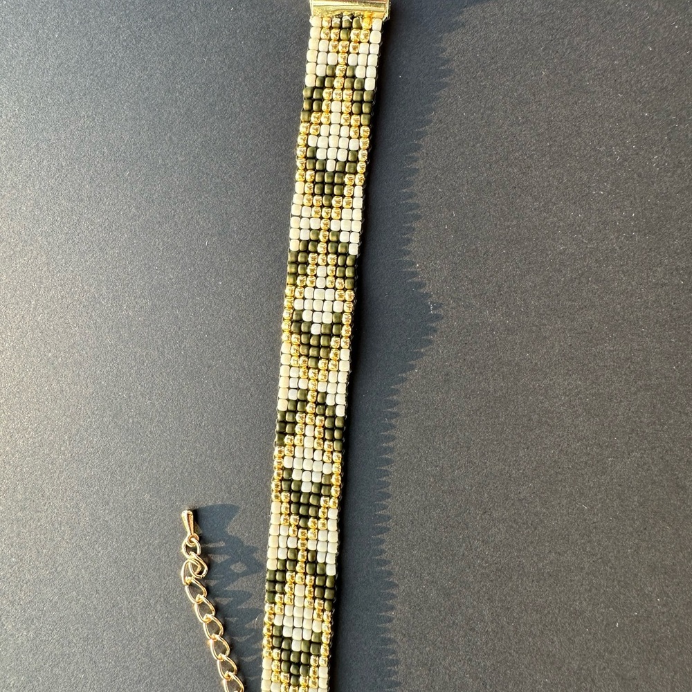 Handmade Beaded Bracelet - Picture 10 of 10
